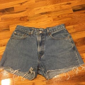 Levi 550 distressed shorts. 30”